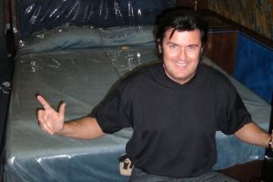 Das war das beruehmte Bett von Elvis Presley in seiner Privatjet der Lisa-Marie