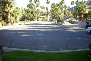 Zufarht zum Honeymoon Haus Elvis Presley Palm Springs