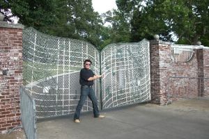 Eingangstor von Graceland - Musiknoten fuer Elvis Presley 2