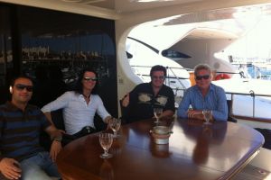 Kurz noch relaxen vor dem Auftritt von Rusty im Poloclub Saint Tropez - Manuel Leber, Slide, Rusty & Rudi