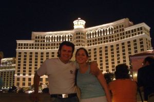 Rusty & Kathy vor dem beruehmten Bellagio Hotel in Las Vegas.jpg